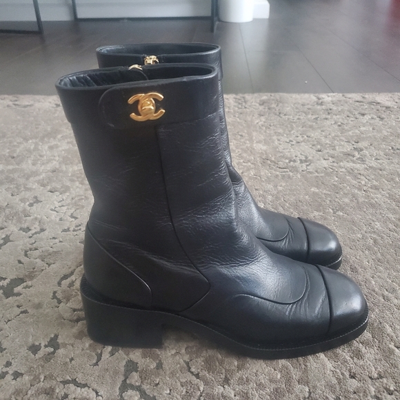 Chanel 2022 Interlocking CC Logo Boots 35 - Picture 8 of 16